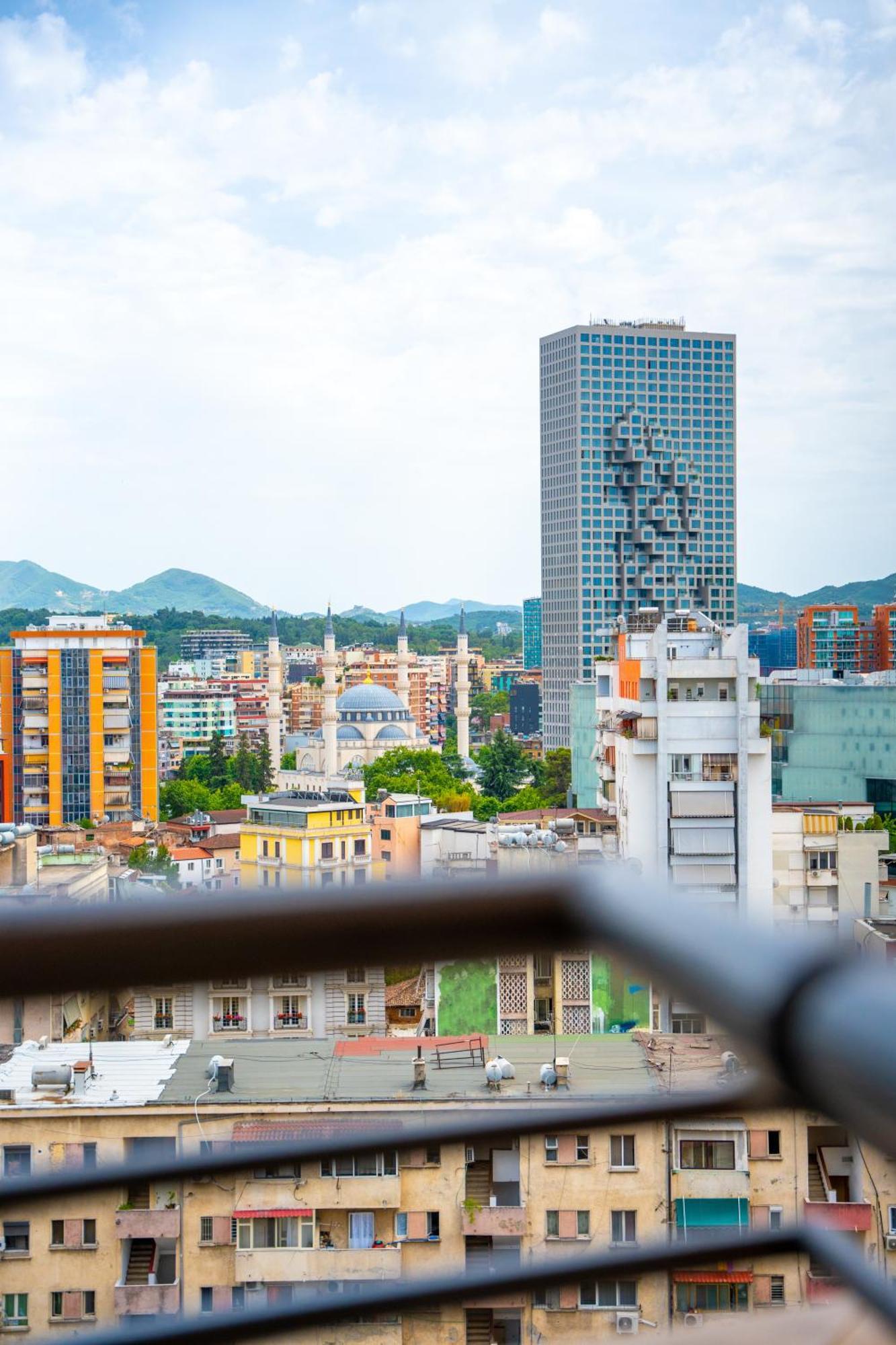Centre Lions Gate 4 Apartamento Tirana