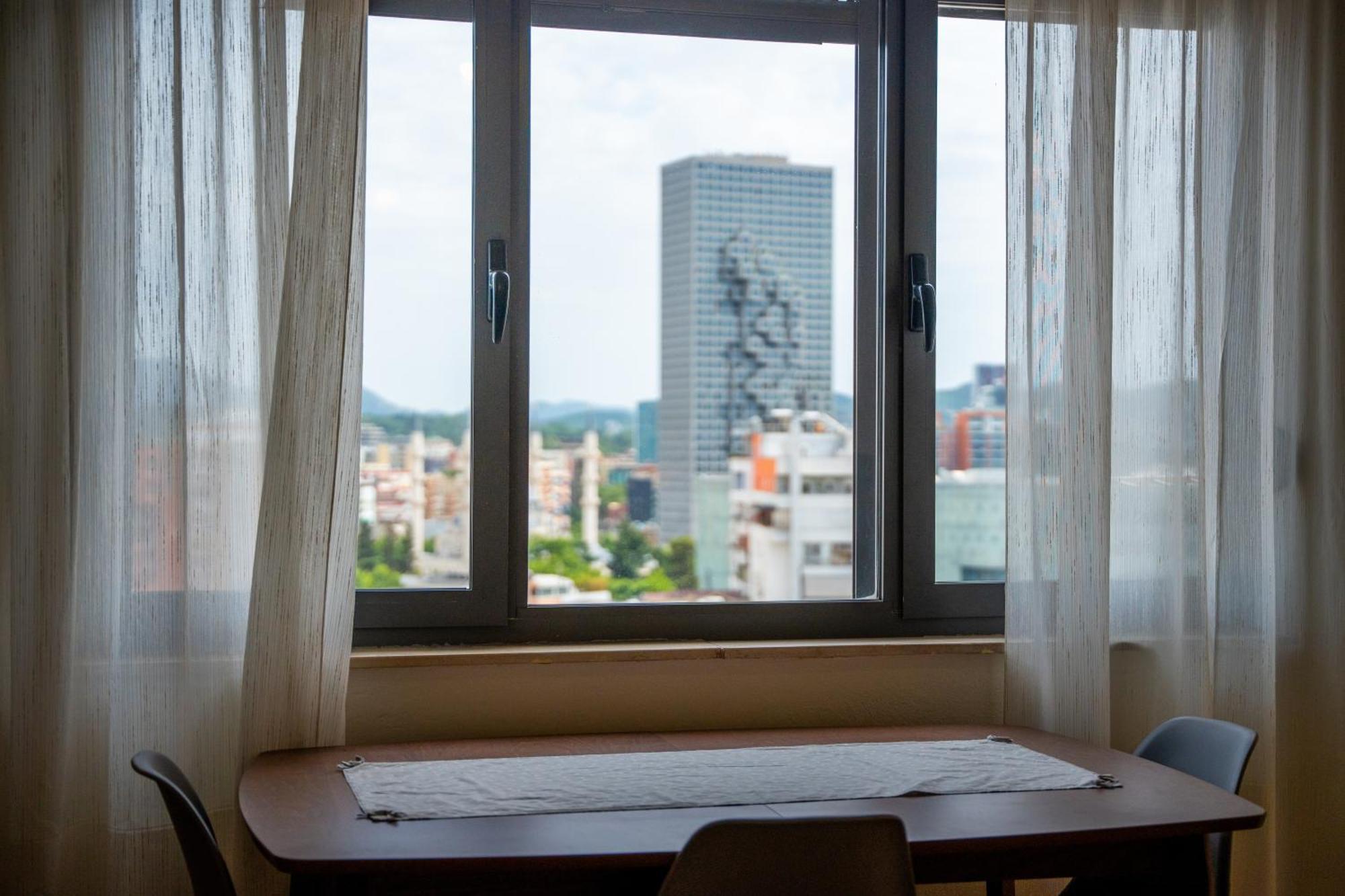 Centre Lions Gate 4 * Tirana